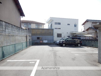 ファミール桃の郷　Ｂ棟[2DK/46.05m2]の駐車場