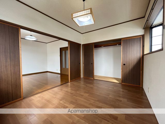 イーストハウスIIIの内装写真