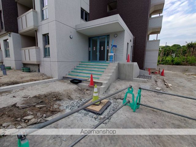 グランドゥール菰田の玄関写真