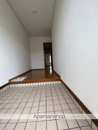 真亀２丁目テラスハウス[3LDK/81.8m2]の玄関