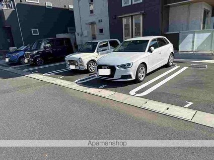 ラフォレ[1LDK/44.65m2]の駐車場