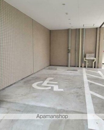 ＣＲＥＡＬ　ｐｒｅｍｉｅｒ明大前[2K/35.7m2]の駐車場1
