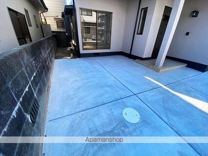 浜ノ茶屋戸建[4LDK/93.56m2]の駐車場
