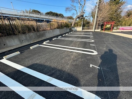 カーネル　ベイス[1LDK/41.32m2]の駐車場