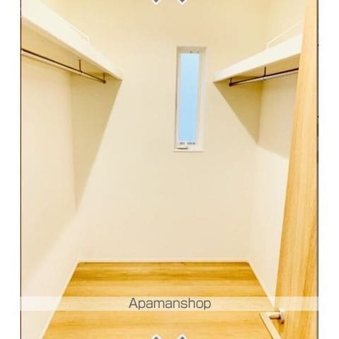 一宮市 3階建 築3年の内装写真