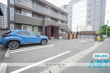 レーヴ・リボンＹＫ[1R/33.96m2]の駐車場2