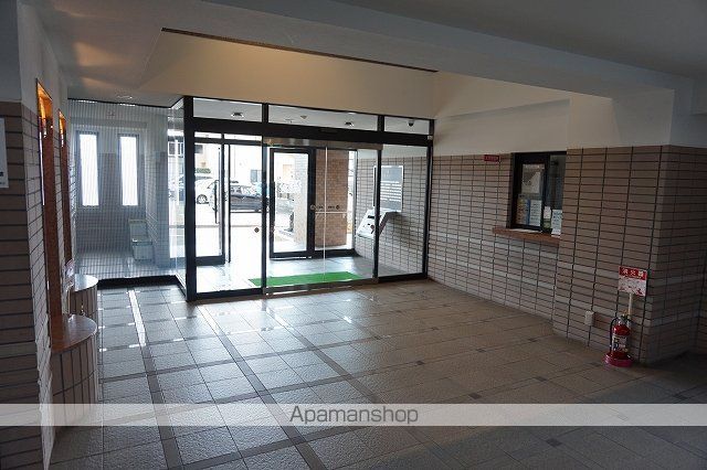 ライオンズマンション東勝山の玄関写真