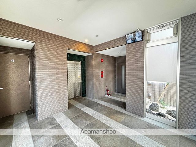 ルミエール箱崎駅前の玄関写真