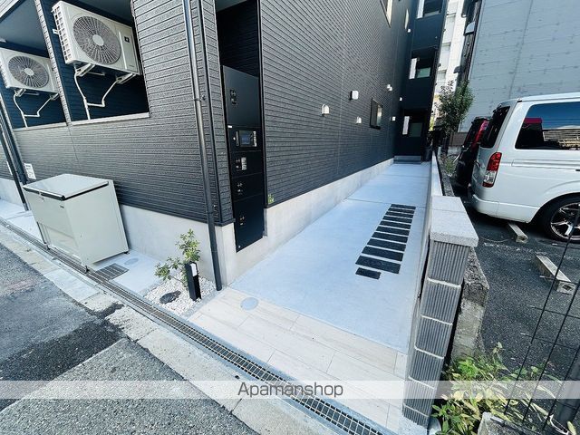 RIGHT SIDEの玄関写真