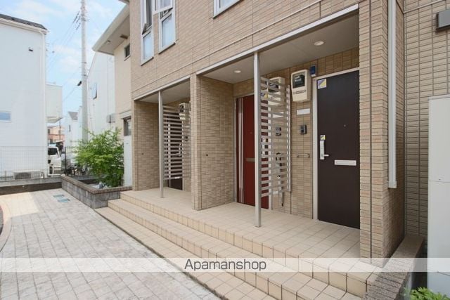 ルミエールBの玄関写真