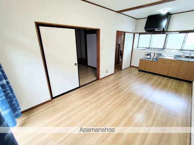 長野市 2階建 築43年の内装写真