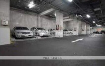 西新宿パークサイドタワー[3LDK/97.85m2]の駐車場