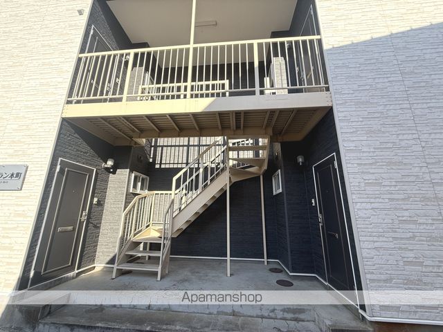 エクセラン本町の玄関写真
