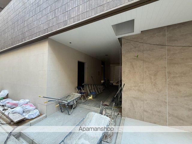 ArtizA瓦屋町IIの玄関写真