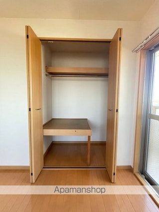 マンションティアラ[2LDK/56.7m2]の収納