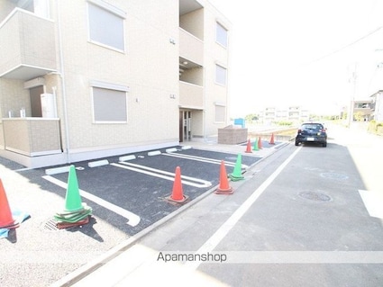 Ｄーｒｏｏｍ西平山Ａ棟[1LDK/33.41m2]の駐車場1