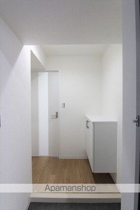 ＭＡＹＦＡＩＲ　ＨＯＮＭＡＣＨＩ　ＰＲＥＭＩＵＭ[1LDK/33.14m2]の玄関