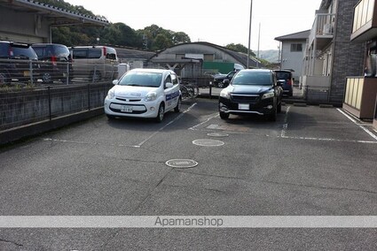 エステート三成Ｂ[2DK/40.92m2]の駐車場