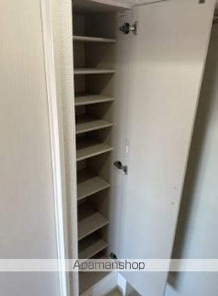 神奈川県横浜市磯子区杉田１丁目[1K/30.26m2]の玄関