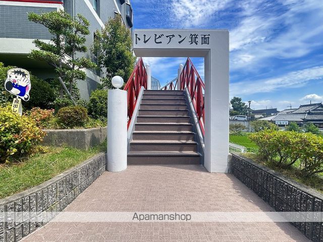 トレビアン箕面の玄関写真