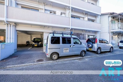 オクトワール松山中村[1R/20.66m2]の駐車場