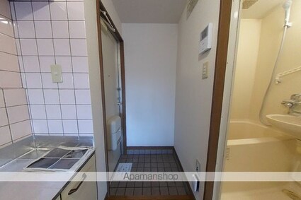 パインヴィレッジ[1R/17.83m2]の玄関