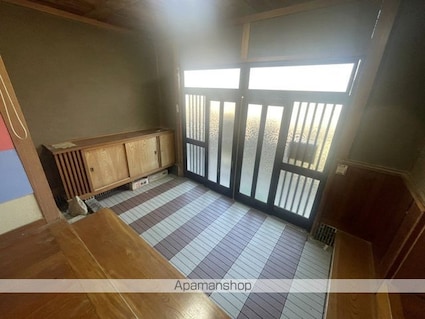 植柳下町１１９９貸家[7DK/385m2]の玄関