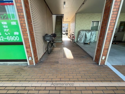 滋賀県近江八幡市桜宮町[1LDK/52.53m2]の共用部2