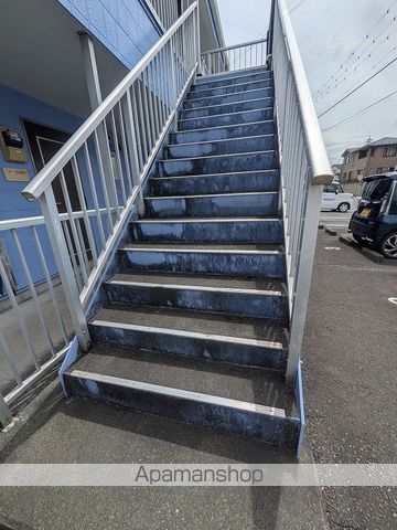 SURPLUS THREEハイマート明金Aの玄関写真