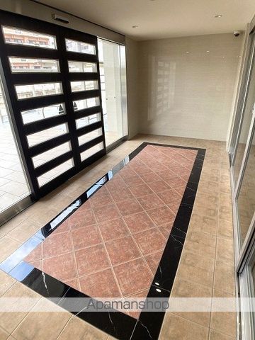 LUXE新大阪VIの玄関写真