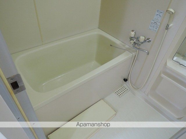 山鼻コンパウンドの内装写真