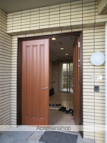 カメリアコート神山町の玄関写真