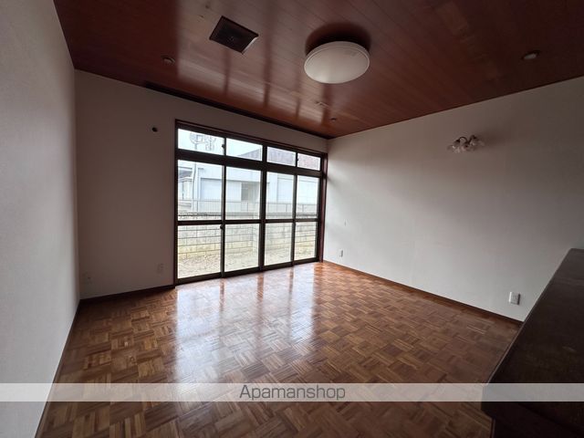 出作町戸建の内装写真