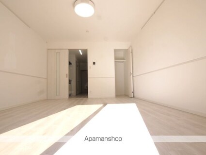 ＤＥ　ＤＯＭＯ　ＧＥＭＩＮＯＳ　２ｎｄ[1K/33m2]のリビング・居間