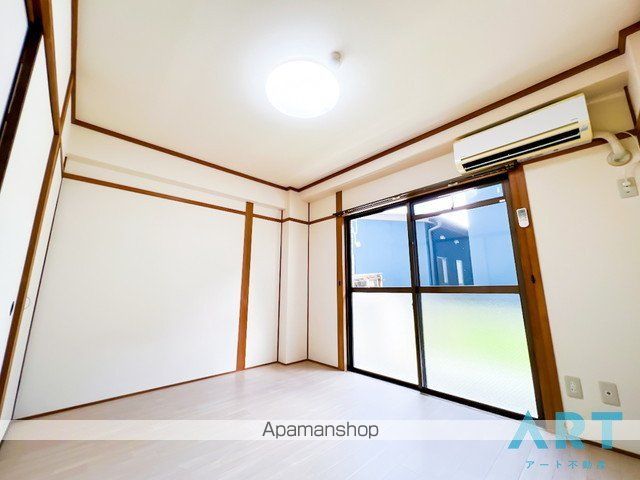 第三シャトレイレブンの内装写真