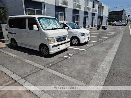 レオパレスＹＭ　Ｌｉｂｅｒｔｙ　Ｐｌａｃｅ[1K/23.18m2]の駐車場4