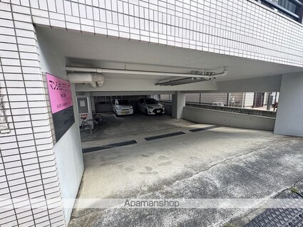 マンションＦＥＡＳＴ[1K/18.5m2]の駐車場