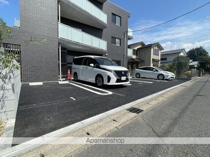 ソレアード初石[2LDK/65m2]の駐車場