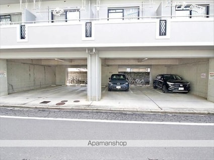 ラフィネ道後[1K/29.32m2]の駐車場2