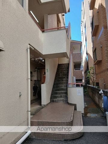 山秀マンションの玄関写真