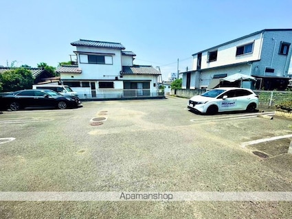 フォンテーヌブロー[1R/32.9m2]の駐車場2