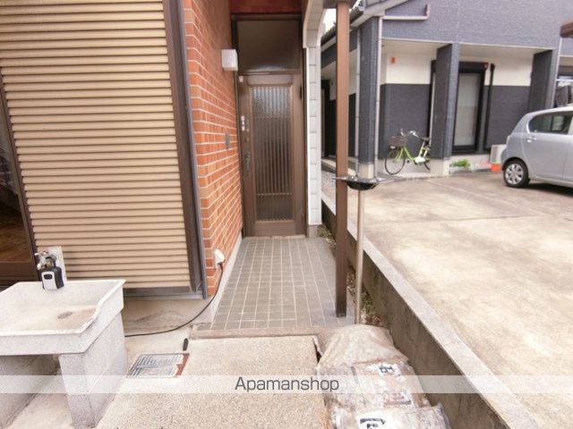 御殿場線 長泉なめり駅 徒歩18分 2階建 築46年の玄関写真