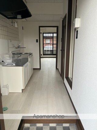 ホワイトキャッスル南小泉ビレジＤ棟[1K/23.79m2]の玄関