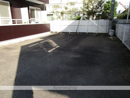 セラヴィＲ[1K/26.49m2]の駐車場