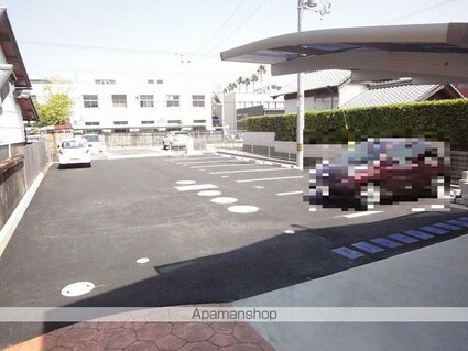 コンフォート倉[1LDK/45.33m2]の駐車場