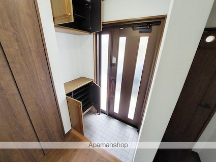 カインド古川北[4LDK/81.17m2]の玄関