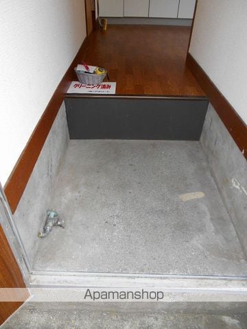 溝呂木貸家 西側の内装写真