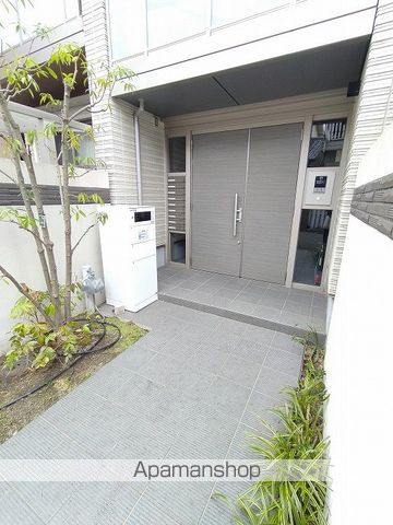 CASA AVANZAの玄関写真