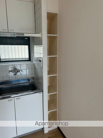 共立マンション小松里の内装写真