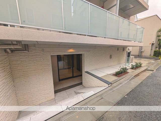 プレセダン千駄木の玄関写真